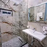 Capital Hotel *