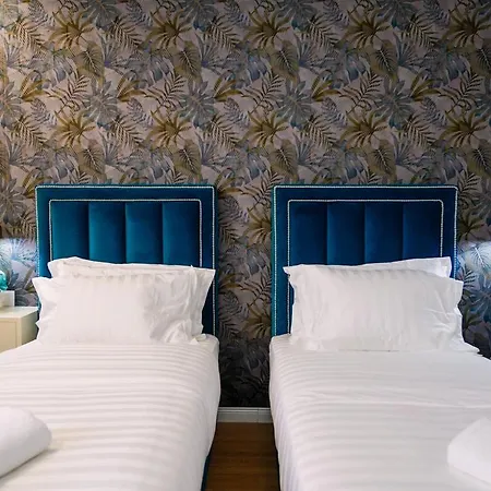 Hotel Capital *