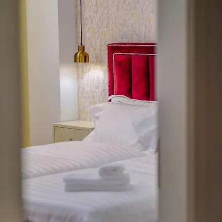 Hotel Capital *