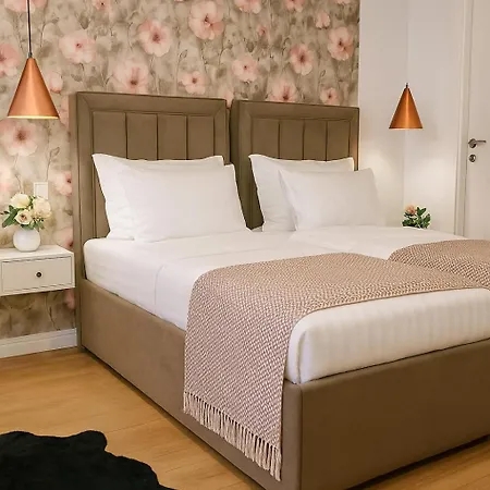 Hotel Capital *