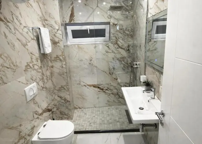 Capital * Τίρανα